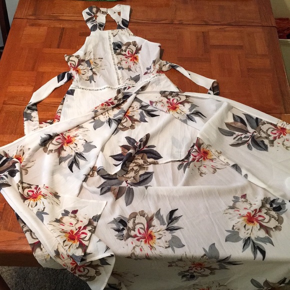 Halter style maxi dress, floral wrap - Picture 7 of 12